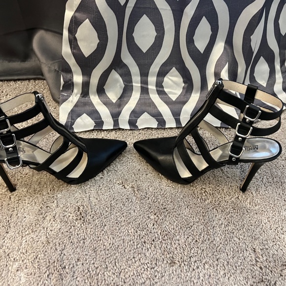 Timeless Classic Black Leather T Strap Heels - Picture 4 of 5